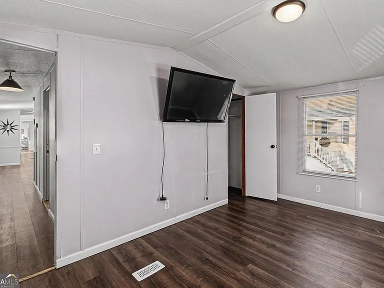 73 Lillian Cir — Photo 17