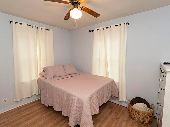 4th image of 2241 Parkview Pl