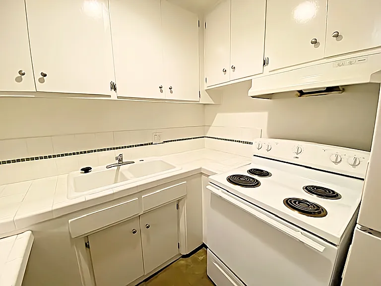 435 S Mariposa Ave — Photo 15