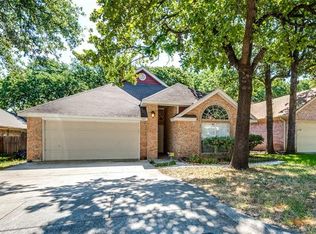 1517 Arbor Ridge Dr, Fort Worth, TX 76112