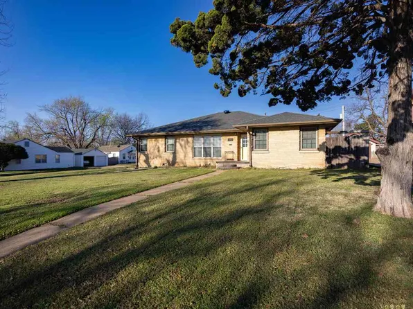 800 N 4th St, Ponca City, OK 74601