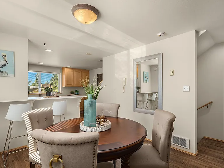 Dining room.