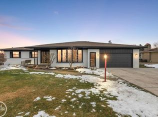 5594 Woodmire Dr, Shelby Township, MI