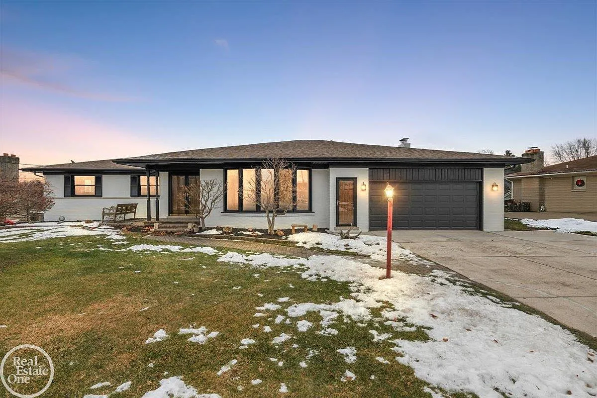5594 Woodmire Dr photo 1