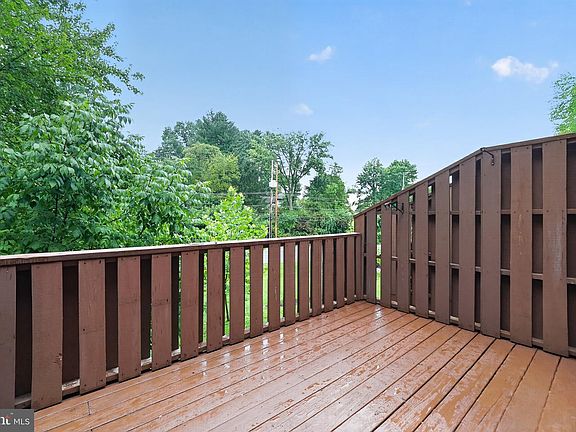 2nd image of 105 Putney Ln #105