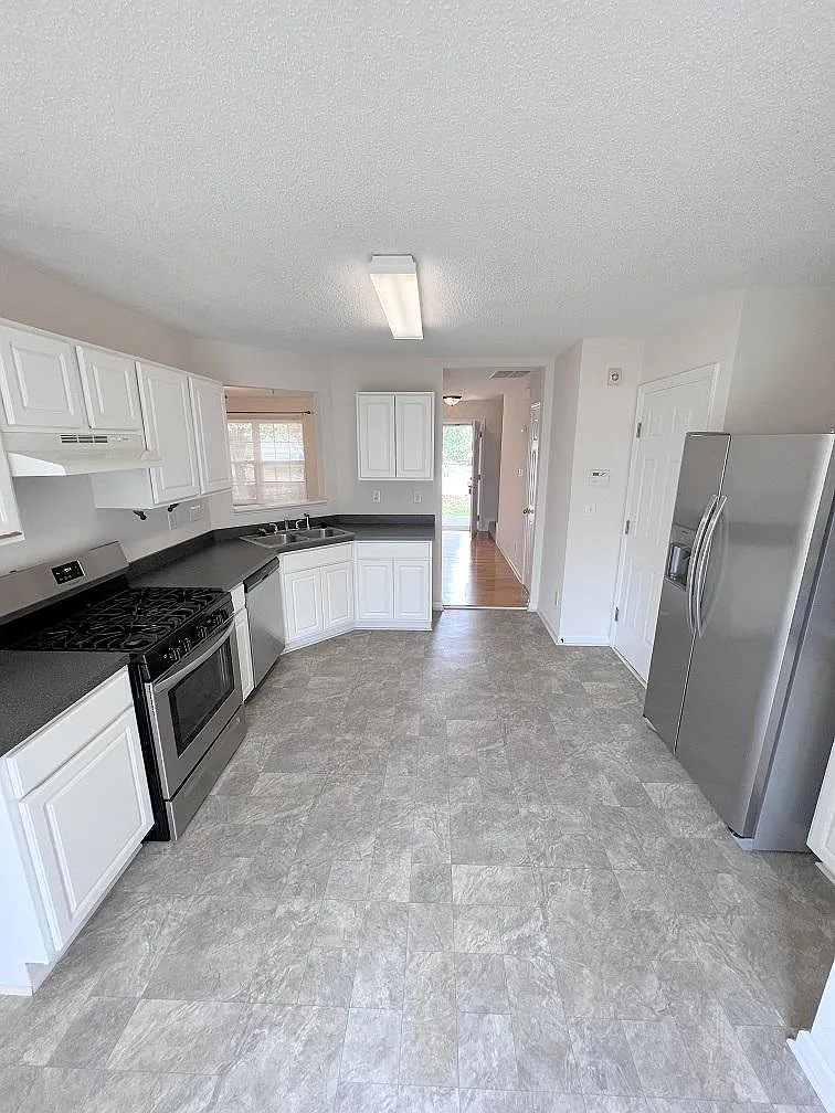 3 bed, 2.5 bath, $1,600 — Photo 4