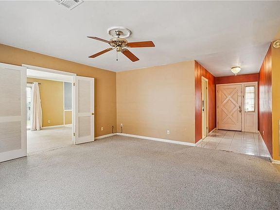 3rd image of 3609 Taft Pkwy