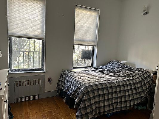 3rd image of 226 Troutman St APT 2L