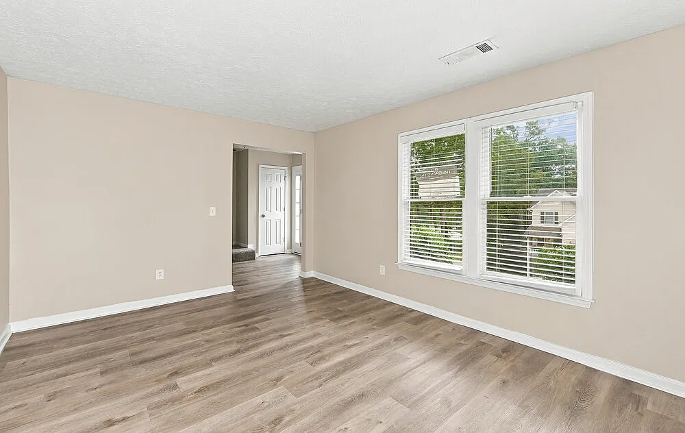 4 bed, 2.5 bath, 1936 sqft, $2,220 — Photo 4