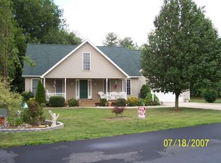182 Kingfisher Ln, Mills River, NC 28759