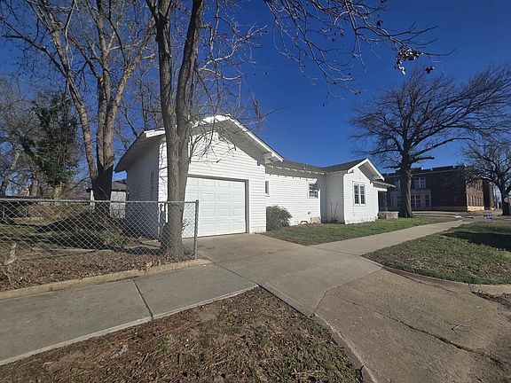 3rd image of 2202 E Maple Ave