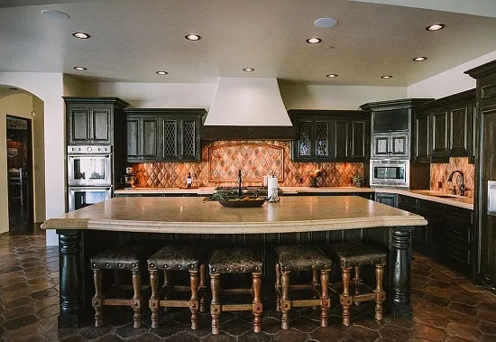 5 bed, 4.5 bath, 4863 sqft, $9,200 — Photo 4