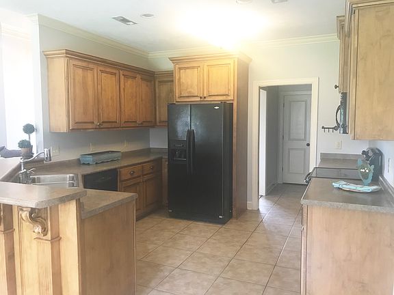 Kitchen with hop up bar