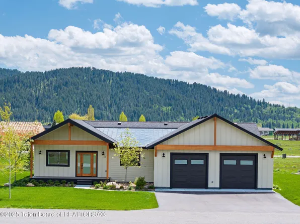 185 Columbine St, Alpine, WY 83128