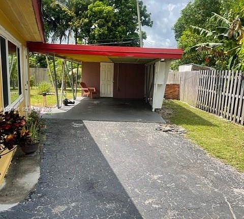 4th image of 1400 NW 15th Ct