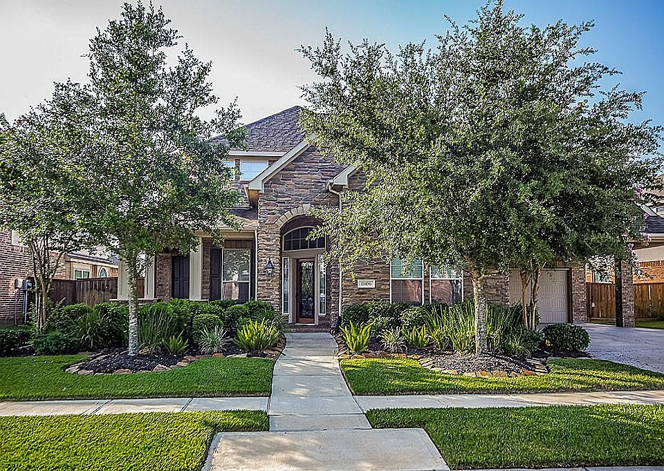 Approaching this beautiful home you can't help but notice its great curb appeal. It boasts an attrac