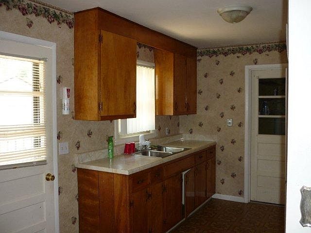 2nd image of 1416 Circle Ave