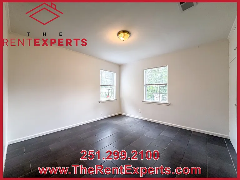704 Louise Dr W — Photo 6