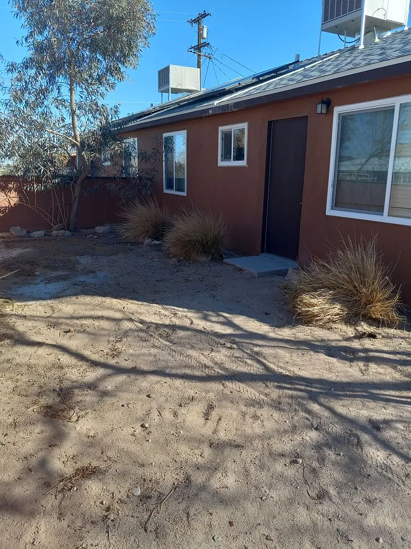 Yucca Ave 6361 — Photo 2
