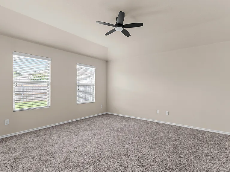 2517 Carolina Dr — Photo 6