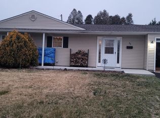 23 Mulberry Ln, Levittown, PA