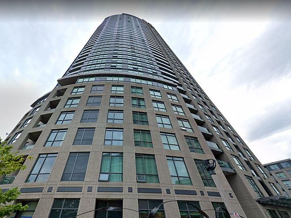 2nd image of 219 Fort York Blvd