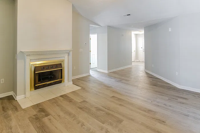 3 bed, 2.5 bath, 2338 sqft, $2,345 — Photo 3