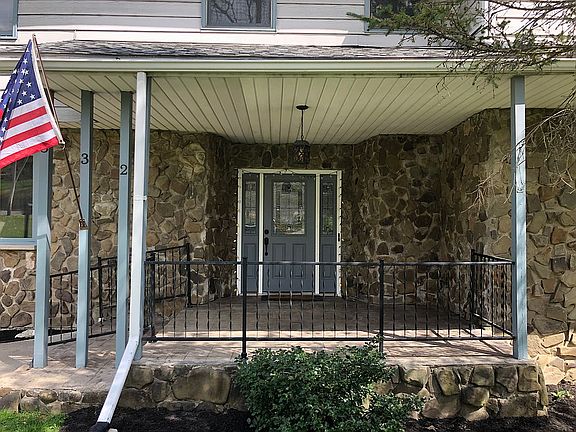 2nd image of 832 Prescott Ave