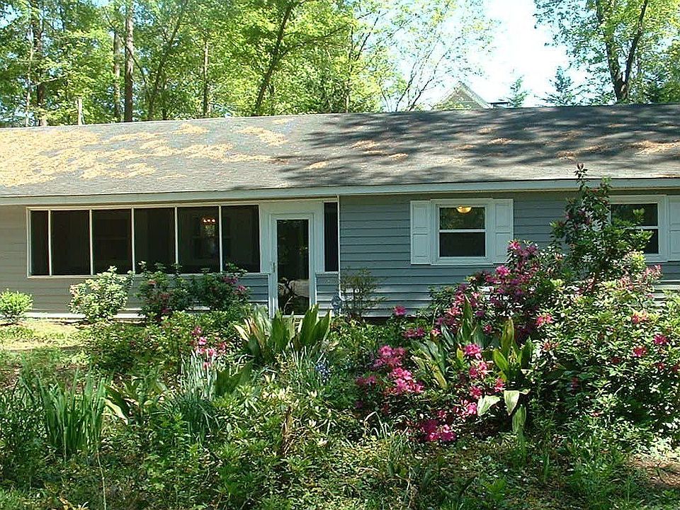 A HOME NEAR THE BEACH