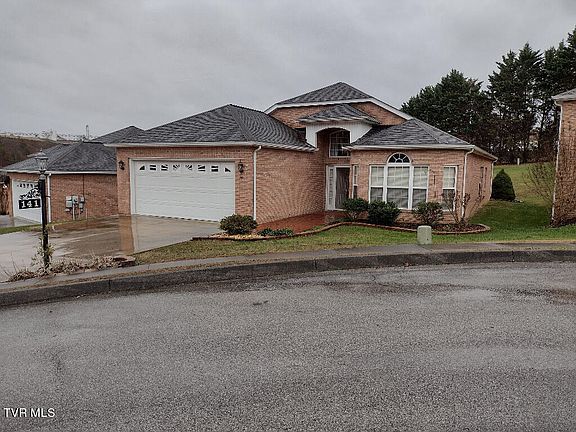 3rd image of 141 Apple Lake Dr