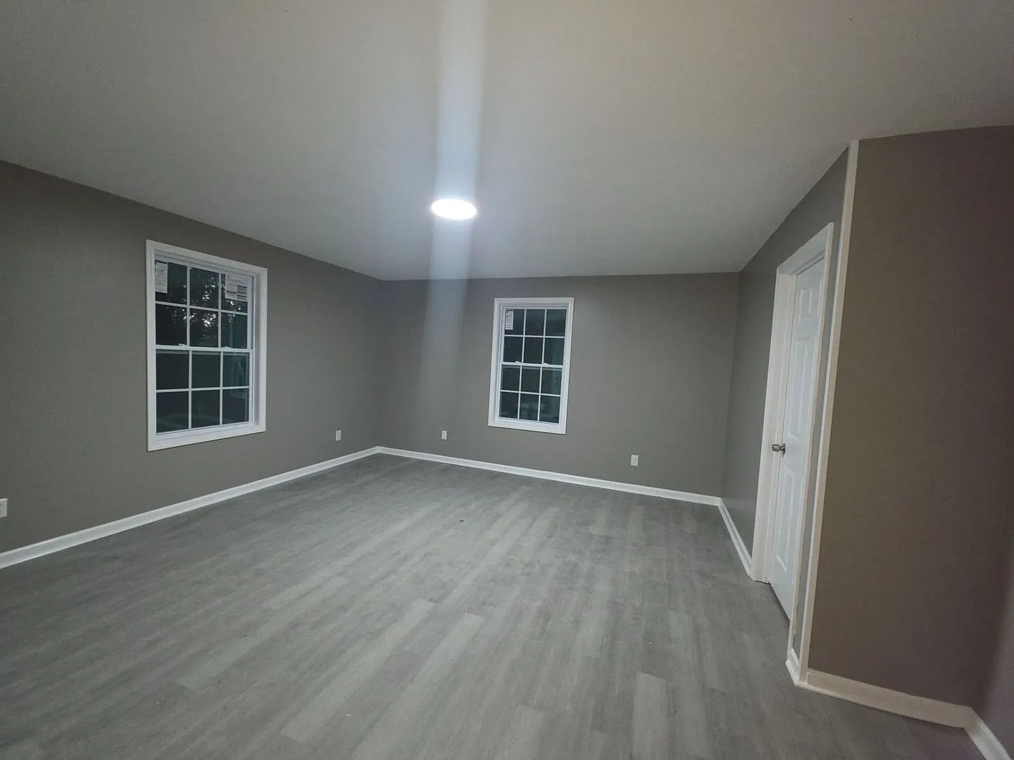 Spacious 3-Bedroom, 2-Bath House Unfurnished — Photo 4