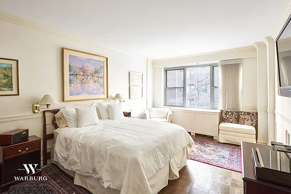 Sold by Warburg | media 34