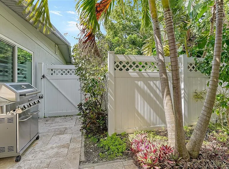 425 McKinley Dr — Photo 53