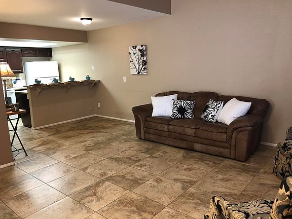 2nd image of 809 E Lola Dr