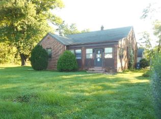 15 Mountain Rd, Fallston, MD 21047