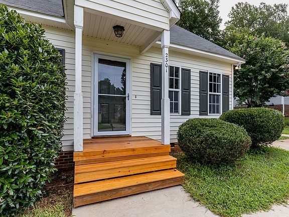 4th image of 2301 Red Oak Ct
