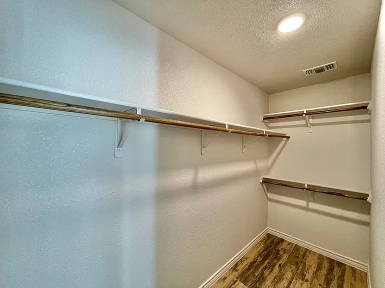 1821 Castroville Trl — Photo 25