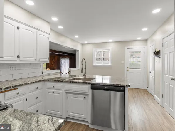 907 Preston Ct, Turnersville, NJ 08012