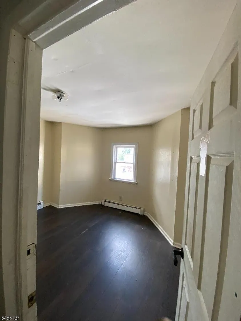 3 bed, 1.0 bath, $1,975 — Photo 2