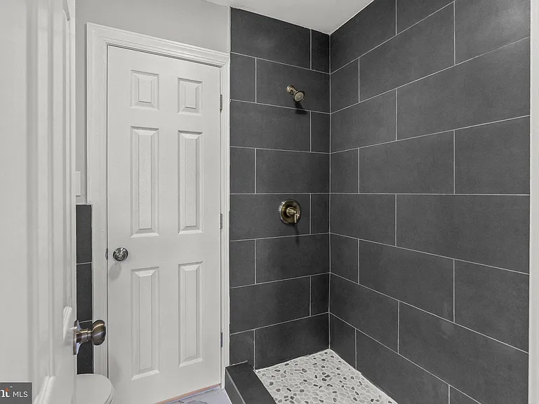 12 Holbrook Ln — Photo 14
