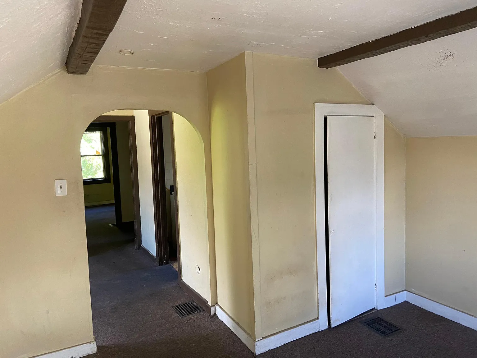 2 bed, 700 sqft, $875 — Photo 2