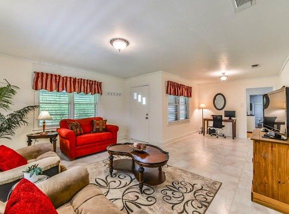 5th image of 8014 White Ave
