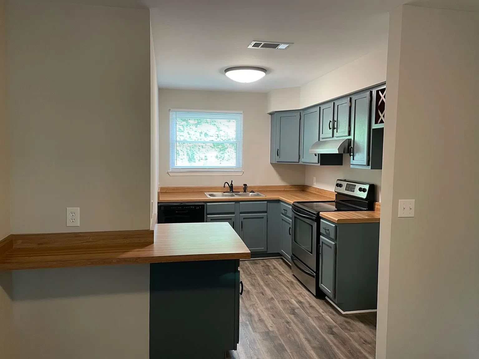 2 bed, 2.5 bath, 1282 sqft, $1,800 — Photo 4