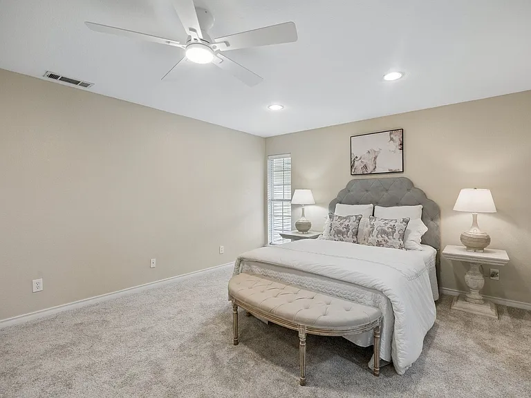 9734 Queenswood Ln — Photo 17