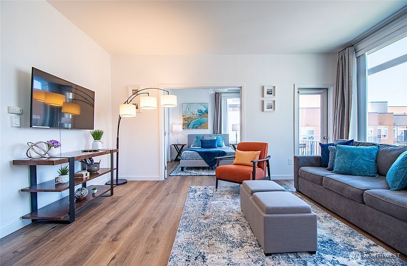 2nd image of 2415 2nd Avenue #729