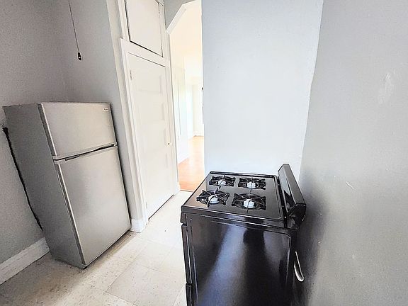 4th image of 869 Saint Johns Pl #4D