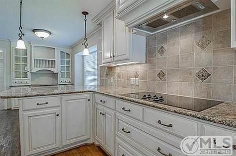 3rd image of 2505 Primrose Dr