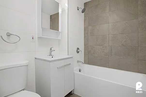 Rented by REZI | media 12