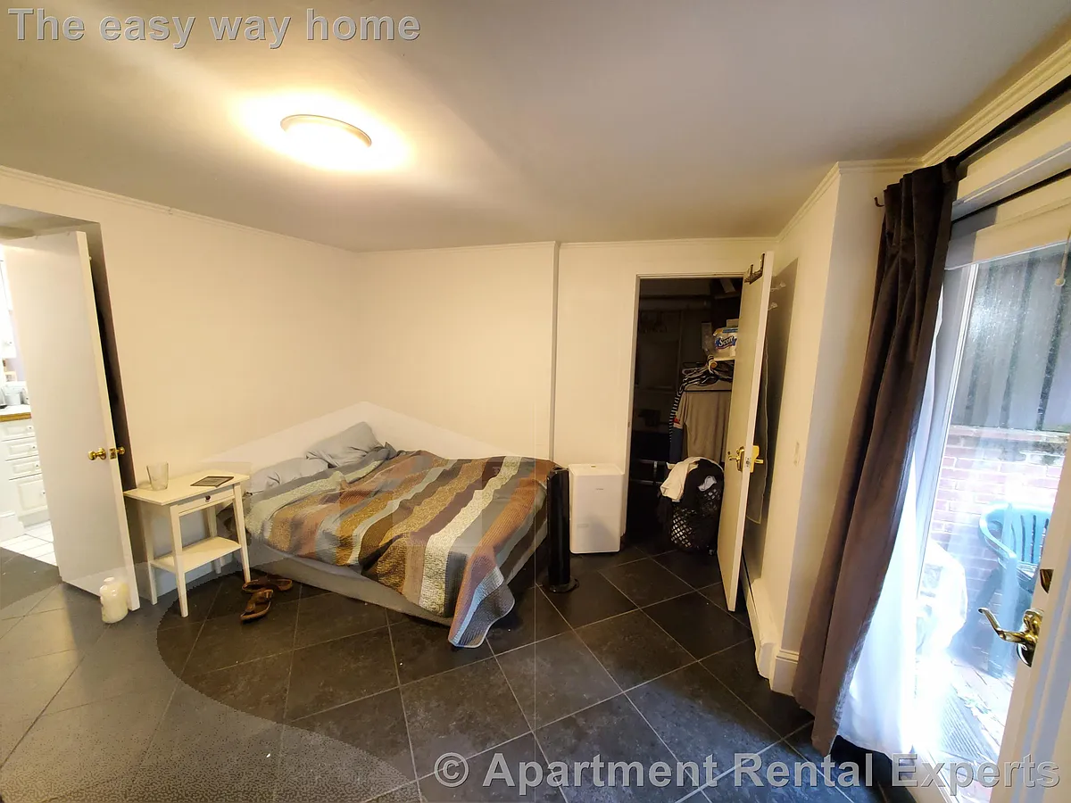 Building Photo - 31 Inman St #1