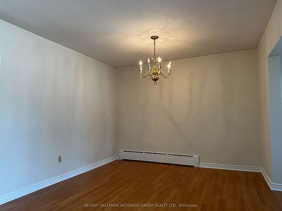 4th image of 371 Cummer Ave